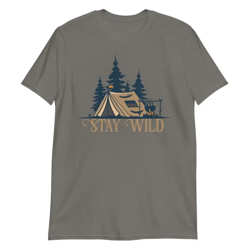 Stay Wild T Shirt Hiking Trave - Outdoor Adventure Backpack recension och pris